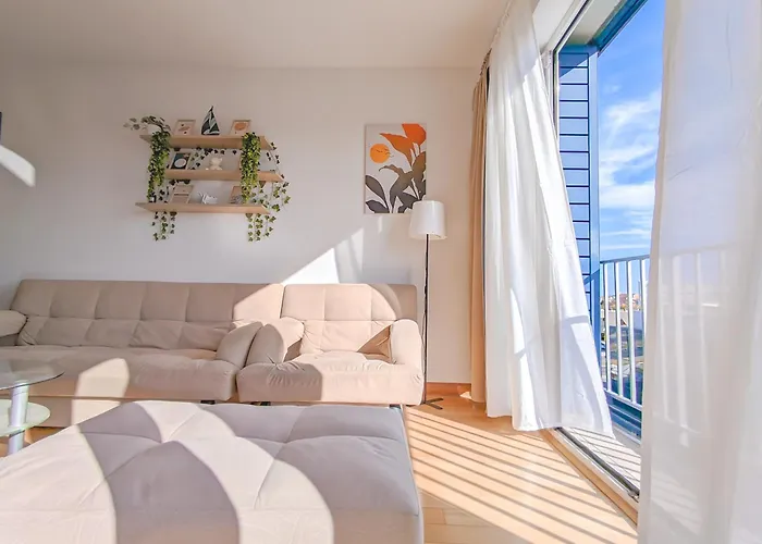 Three Lavenders Elegant Apartment